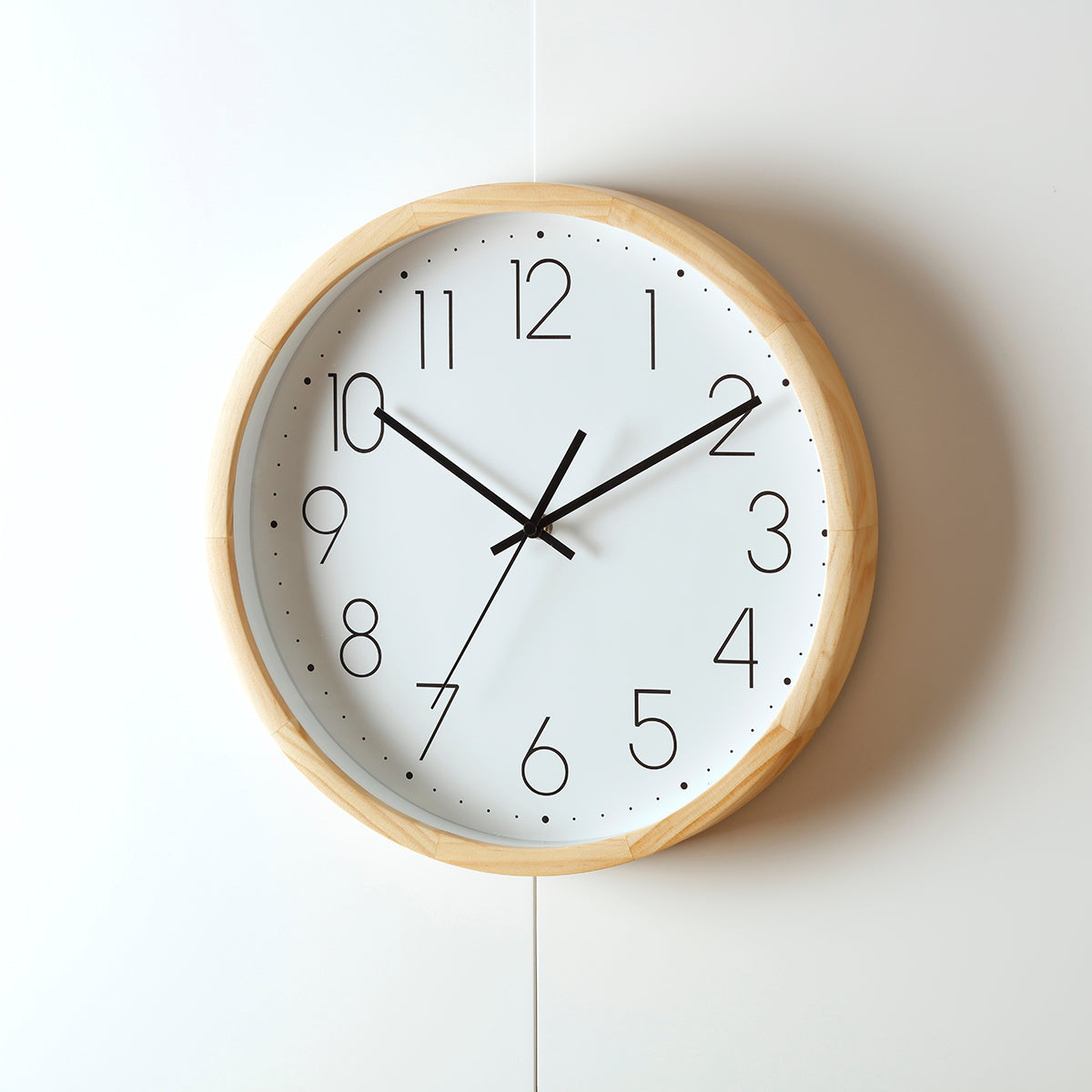 【家居】35.8cm掃秒實木掛鐘