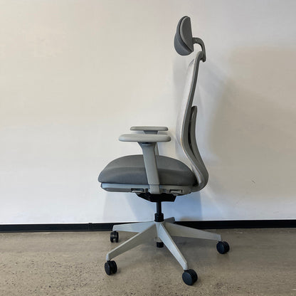 【傢俱】帶腳托辦公椅 卡洛07 灰色