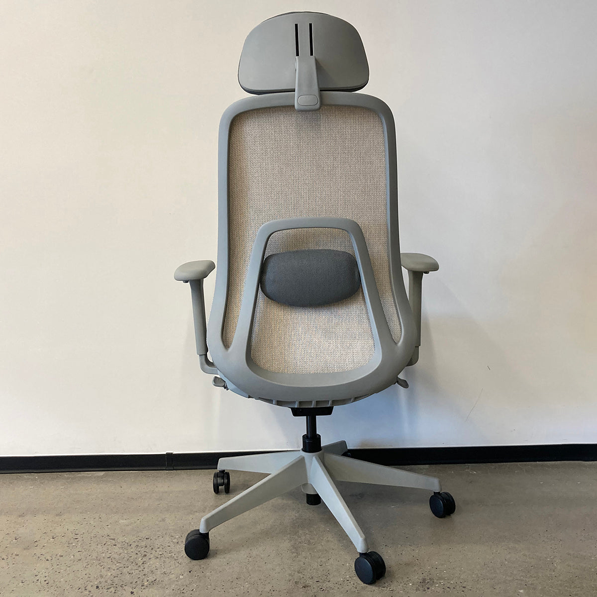 【傢俱】帶腳托辦公椅 卡洛07 灰色