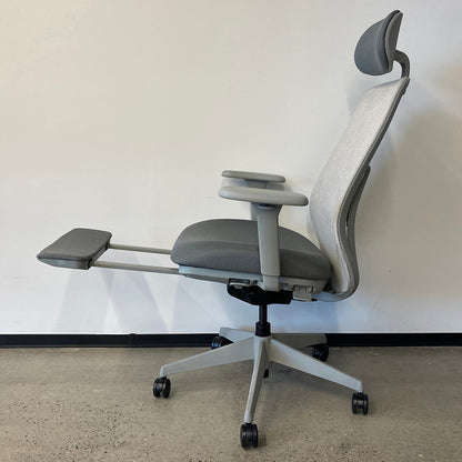 【傢俱】帶腳托辦公椅 卡洛07 灰色